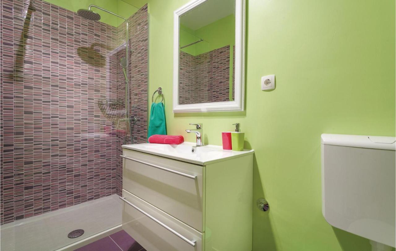 Lovely Apartment In Kastel Stafilic With Jacuzzi Каштела Экстерьер фото